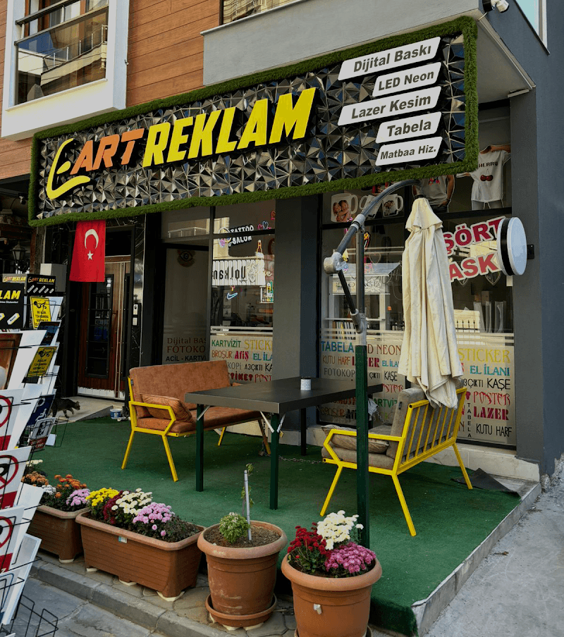 E Art Reklam görseli