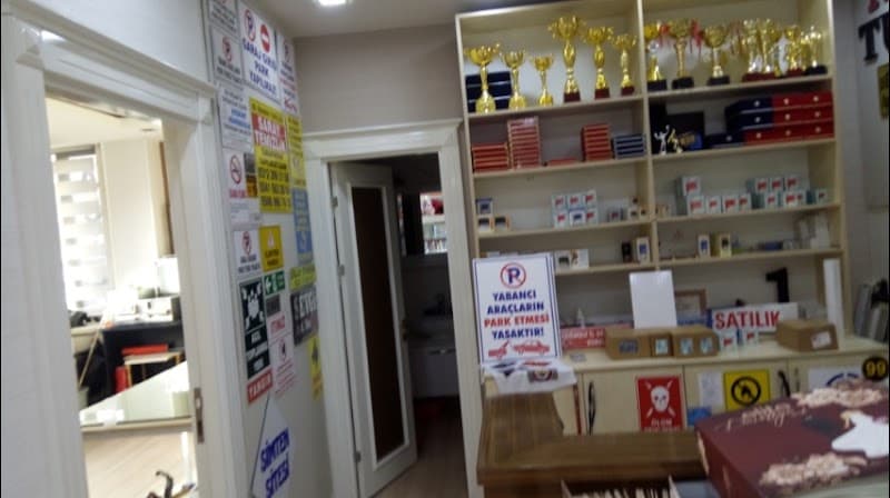 Uslu reklam görseli
